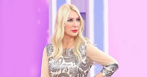 Sezen Aksu, bir sabah televizyonu açtığında bir sabah programına denk geliyor.