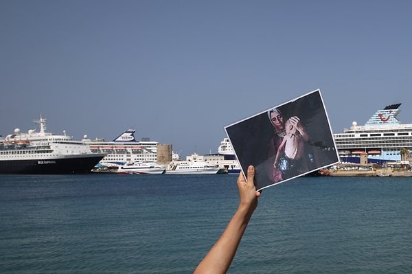 İsrailli turistleri taşıyan kruvaziyer gemisi Crown Iris’e yönelik tepkiler devam ediyor.