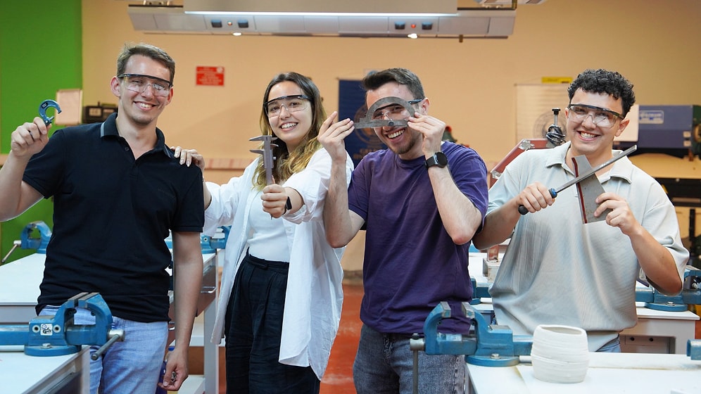 İstanbul Gelişim Üniversitesi Başarıyı Ödüllendiriyor! Okul Birincilerine ve Dereceye Girenlere Burs Fırsatı