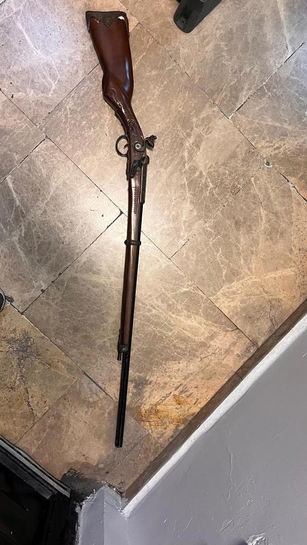 Kimliği incelenen şahsın 15 yaşındaki A.Y. isimli şahıs olduğu tespit edildi.