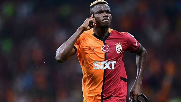 Merakla beklenen transfer sürecinde mutlu sona gelindi: Osimhen artık Galatasaray'da.