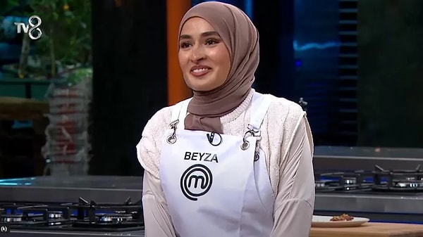 Ayşe'nin kendisine küsmesi hakkında konuşan Beyza, dalga geçme niyetiyle konuşmadığını belirtip Ayşe'den özür diledi.