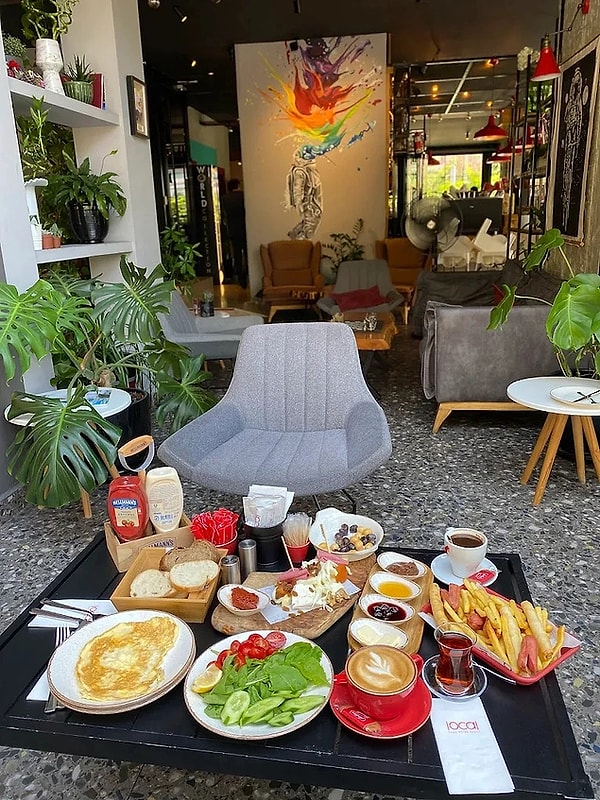 3. Cafe Local