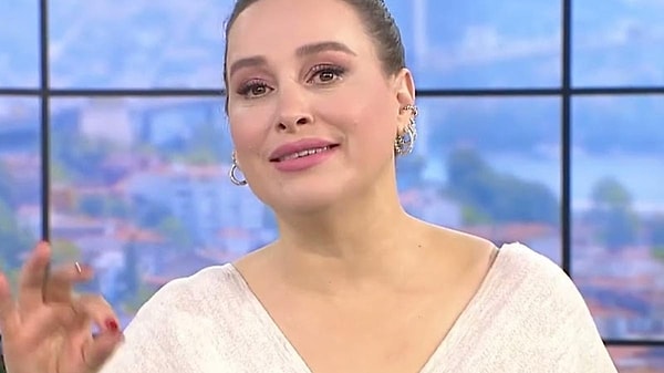 Şu sıralar kendi YouTube kanalında içerik üretmeye devam eden Nur Viral’e, televizyon dünyasından yoğun ilgi olduğu kulislerde konuşuluyor.
