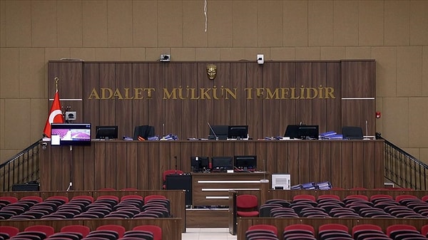 Sahte diploma organize suç çetesinin akademisyenlik, mühendislik ve öğretmenlik gibi mesleklerde sahte diploma düzenlendiği ortaya çıktı.