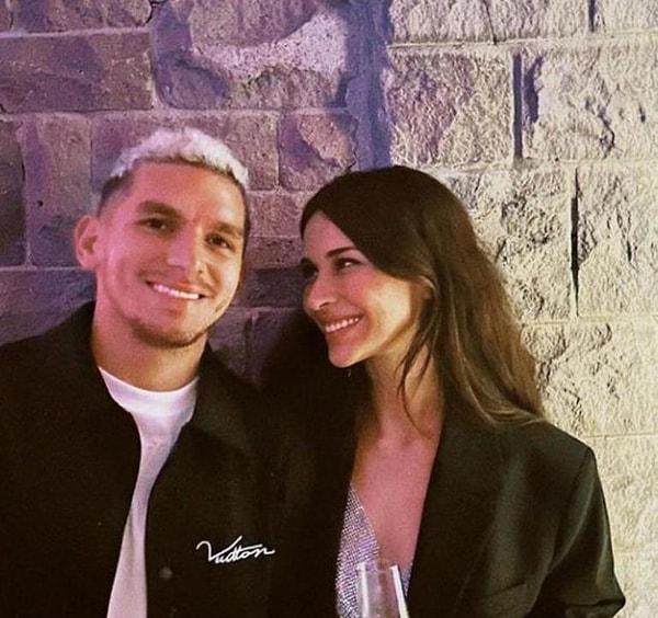 Galatasaray’ın orta saha oyuncusu Lucas Torreira ve ekranların sevilen yüzü Devrim Özkan birlikteliğini sizler de duymuşsunuzdur.