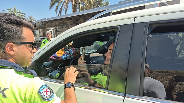 Hatırlarsanız geçtiğimiz haftalarda Bodrum’da trafik polislerinin “dur” ihtarına uymamış, üstüne bir de aracını görevlinin üzerine sürerek ortalığı karıştırmıştı.