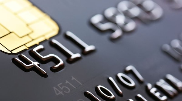 9. İlk banka kartı (debit card) hangi yüzyılda kullanılmaya başlandı?