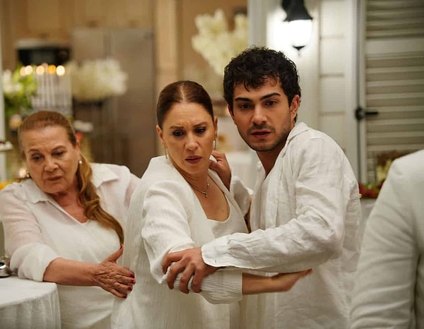 Show TV’nin Gold Film imzalı fenomen dizisi Kızılcık Şerbeti, 4. sezonuna 19 Eylül Cuma akşamı merhaba diyecek.