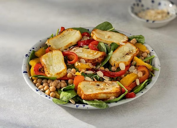 5. Izgara Hellim Salatası