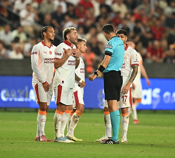 Galatasaray sezona 3-0 galibiyetle başladı.