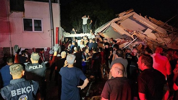 10 Ağustos akşamı Balıkesir merkezli İstanbul başta olmak üzere geniş bir bölgede hissedilen şiddetli bir deprem meydana geldi.