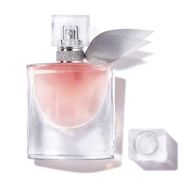 Lancome’un ikonik parfüm ve cilt bakım ürünlerinde %25 indirim, sezon sonu makyaj koleksiyonunda ise %50’ye varan fırsatlar sizi bekliyor.