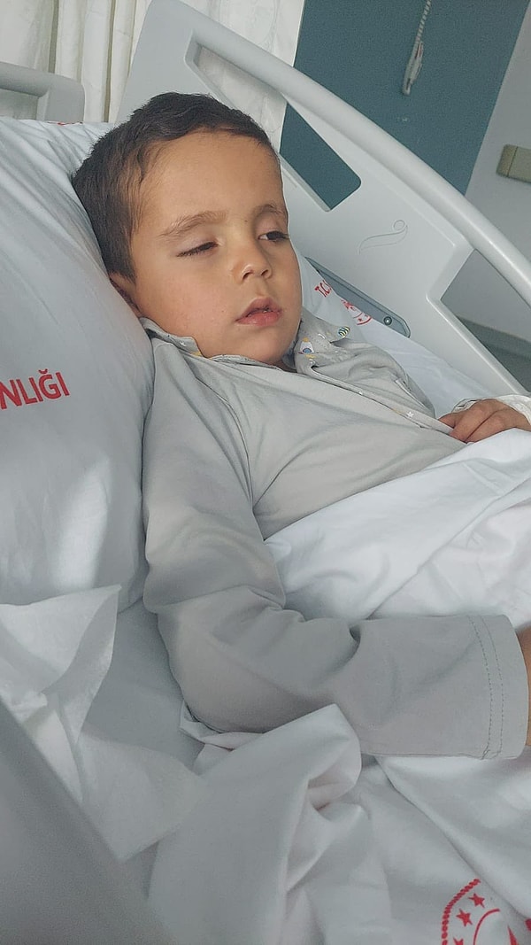 5 yaşındaki Muhammet Hasan Çakıcıoğlu'nun başına yorgun mermi isabet etti.