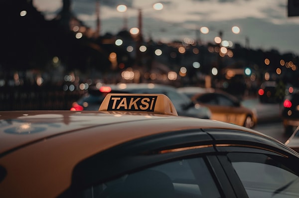 Taxi Experiences in Istanbul Through the Eyes of Tourists