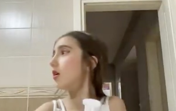 Bir çocuk depreme kendi kendine video çekerken yakalandı.