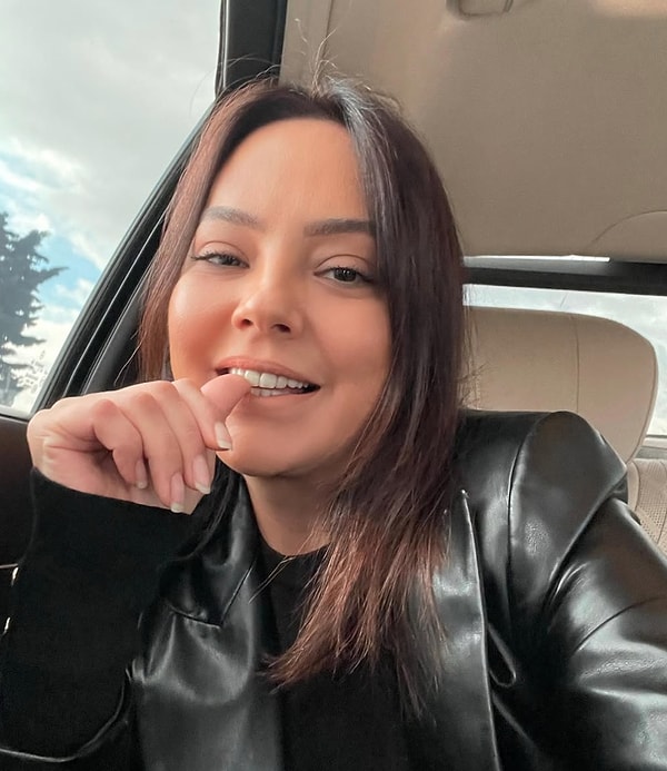 Yılların güçlü sesi Ebru Gündeş, sadece şarkılarıyla değil, özel hayatı ve son dönemde sosyal medya paylaşımlarıyla da magazin gündemini sallamaya devam ediyor.