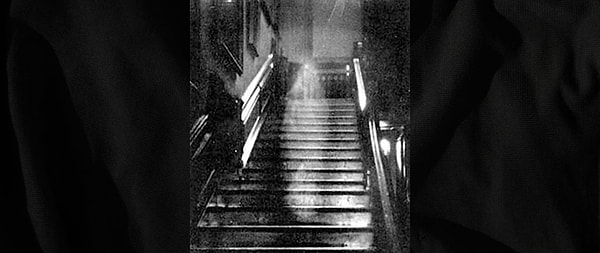 Brown Lady of Raynham Hall (1936, İngiltere)