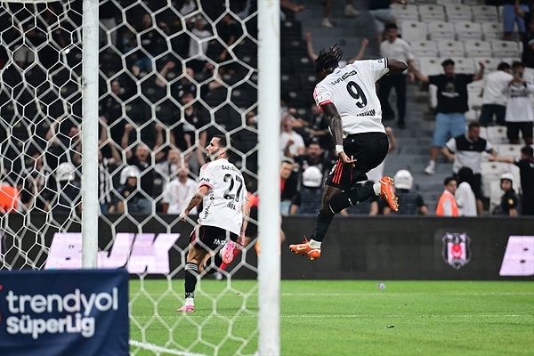 Beşiktaş, Rafa Silva'nın attığı golle Eyüpspor karşısında 3 puanı son dakikada almayı başardı.