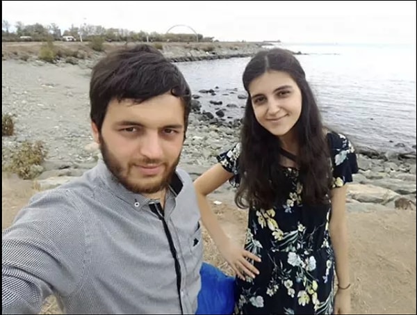 2010'ların ortalarında Enes Batur, Reynmen gibi YouTube starlarının arasında daha bizden tavırlarıyla dikkat çeken bir isimdi Banu Berberoğlu.