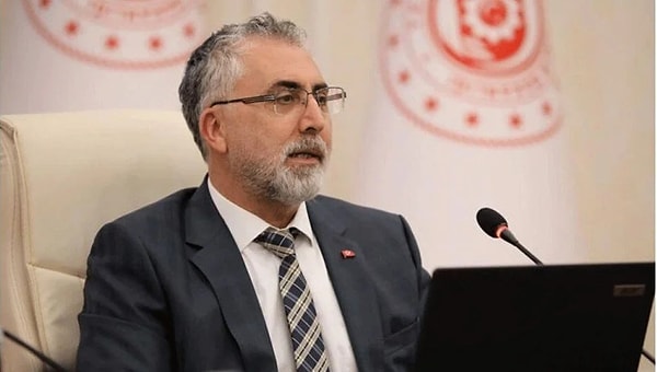 Çalışma ve Sosyal Güvenlik Bakanı Vedat Işıkhan, akşam saatlerinde memur sendikalarının temsilcileriyle bir toplantı gerçekleştirdi.