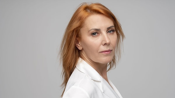 Simay Barlas’ın annesi ise Ayten Soykök oldu.