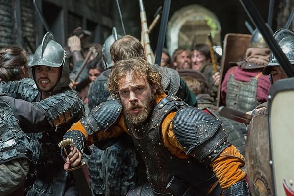 İrlandalı oyuncu Moe Dunford’u çoğumuz, dünya çapında büyük ses getiren Vikings dizisindeki Aethelwulf rolüyle tanıdık.