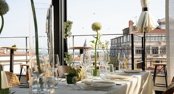 10. The Red Balloon Restaurant & Bar – Ruz Hotel