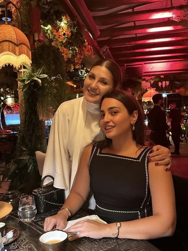 Annesine benzerliği hep dikkat çeken bir detaydı fakat Melisa şu son birkaç seneye dek çok da ortalarda gözükmeyi tercih eden biri değildi.