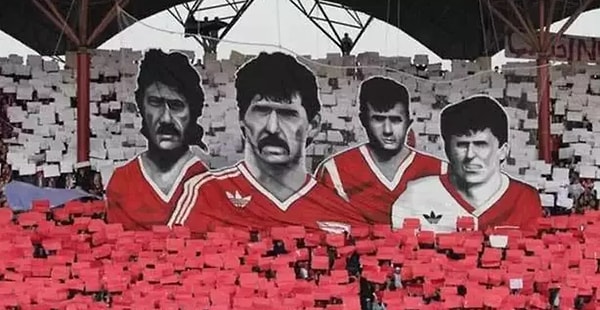 Futbolcunun yarasını futbolcu sarıyor... Çarşambaspor kafilesi kaza yapan Samsunspor kafilesinin büyük bölümünü kurtarıyor.