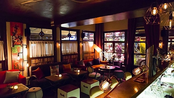4. Alexandra Cocktail Bar - Arnavutköy