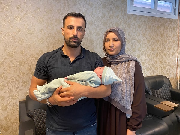 Mersin’de yaşayan Kınış çifti, ilk çocuklarının alınan topuk kanı nedeniyle rahatsızlandığını ve sonrasında hayatını kaybettiğini iddia ederek yeni doğan bebeklerinden topuk kanı alınmasına izin vermedi.
