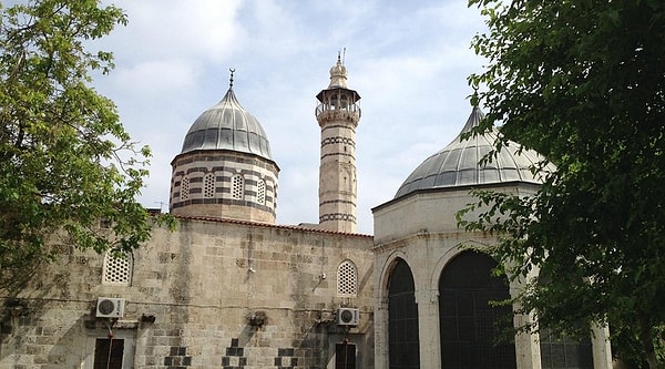 4. Ulu Mosque (Ramazanoğulları Mosque) — Traces of historical texture