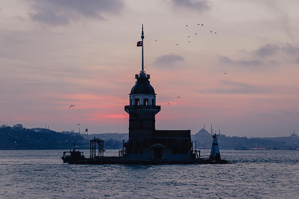 4. Salacak Beach: Romantic Moments with the Maiden's Tower