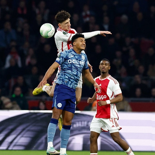 Süper Lig'e dönmesi beklenen genç yıldız Hollanda'da kaldı.
