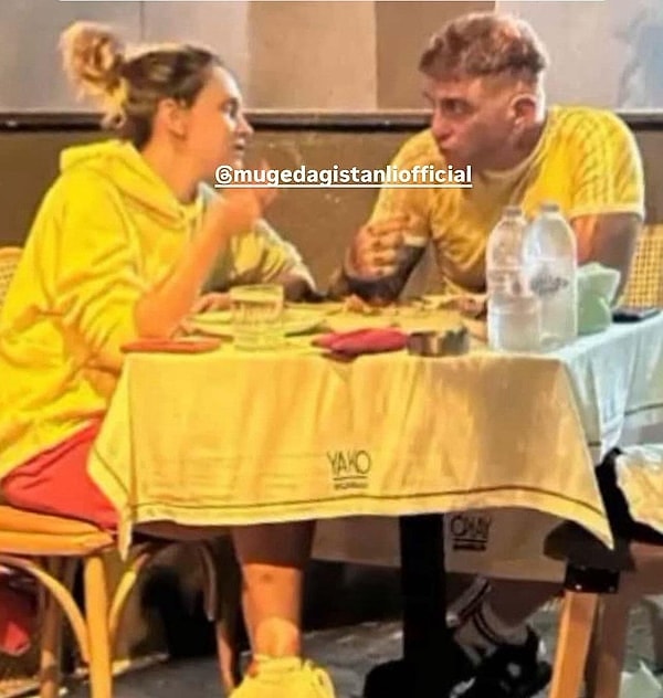 Geçtiğimiz gün de çift, Fenerbahçe’de gittikleri bir restoranda objektiflerden kaçmak için seçtikleri ilginç bir yolla tekrar gündem olmayı başardılar.