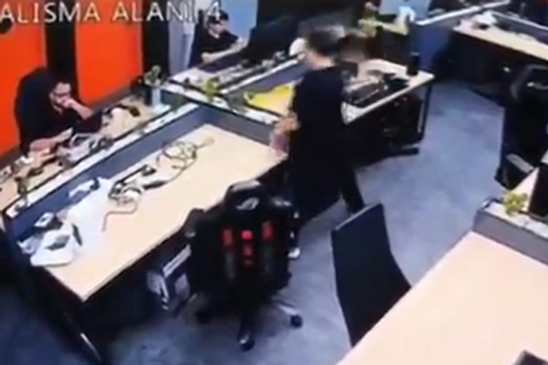 Ofiste Hakkı Alkan'ın saldırısına uğrayan Samet Jankovic yaşananları anlattı.