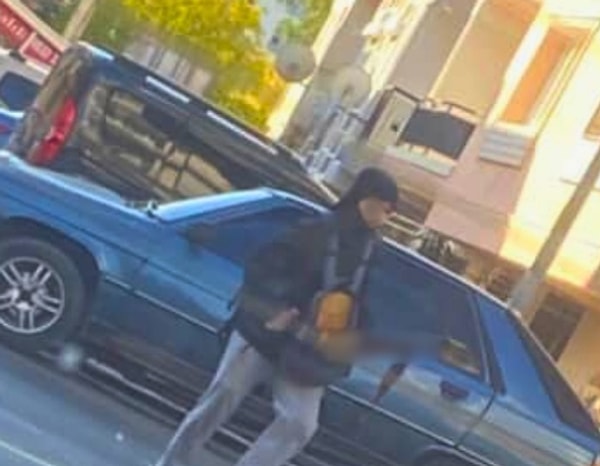 İzmir Balçova'da polis karakoluna saldıran kişiye ait ait olduğu aktarılan ilk görüntüler.