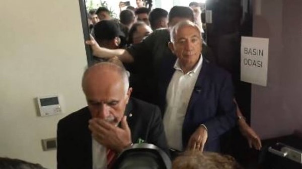 Mahkeme tarafından CHP İstanbul İl Başkanlığı kayyum atanması siyasetin ateşini yeniden harladı.