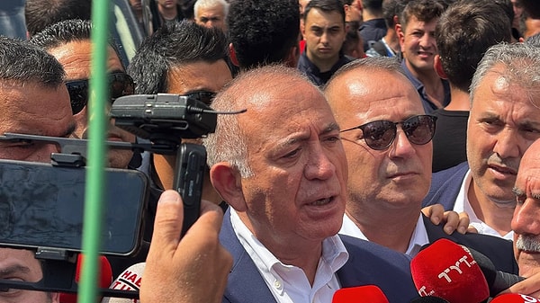 CHP’de İstanbul il başkanlığı için yaşanan kavga sürüyor.