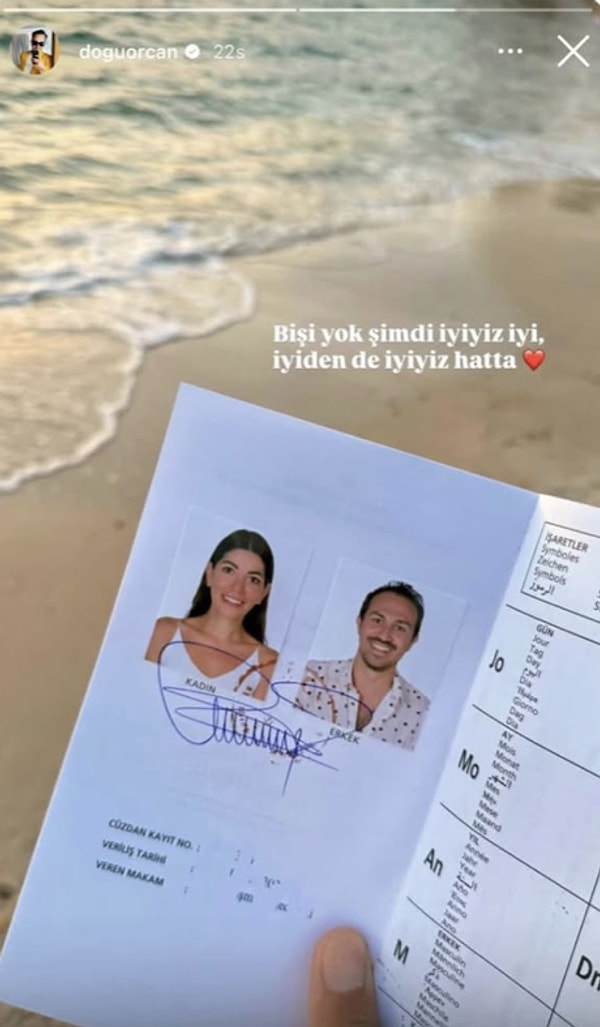 Deniz kenarında yakın arkadaşları ve ailelerinin katıldığı, sade bir nikah töreniyle evlenen ikilinin aşk pozları kalp eritti.