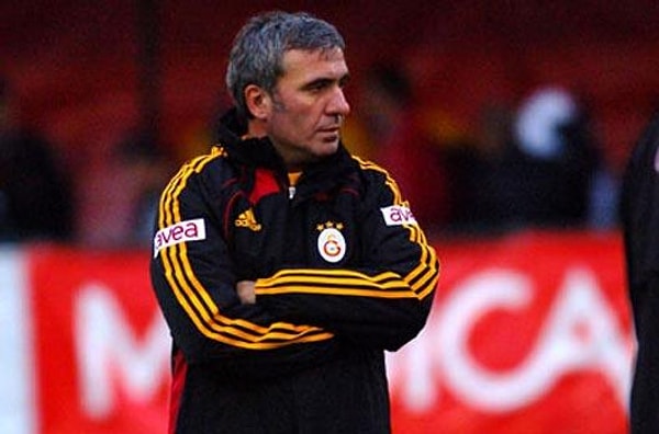 Hagi efsane olduğu kulüpte 39 yaşında teknik direktör oldu.