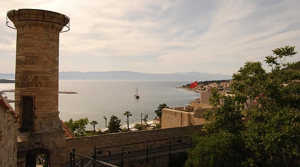 Çeşme Castle and Kordon – History and Sunset Combined