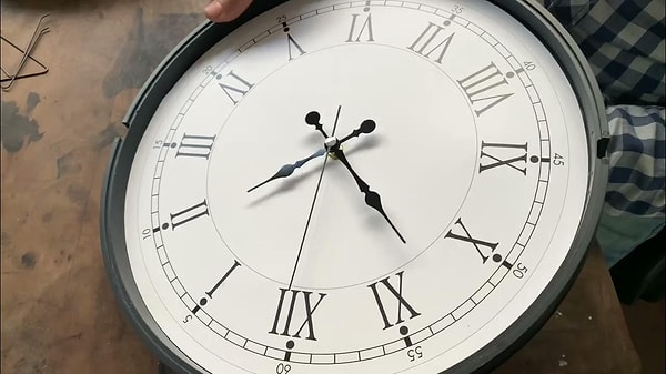 7. Bir saat sabah 9:00'u gösterdiğinde 90° açı yapan akrep ve yelkovan, hangi saatte tekrar 90° açı yapar?