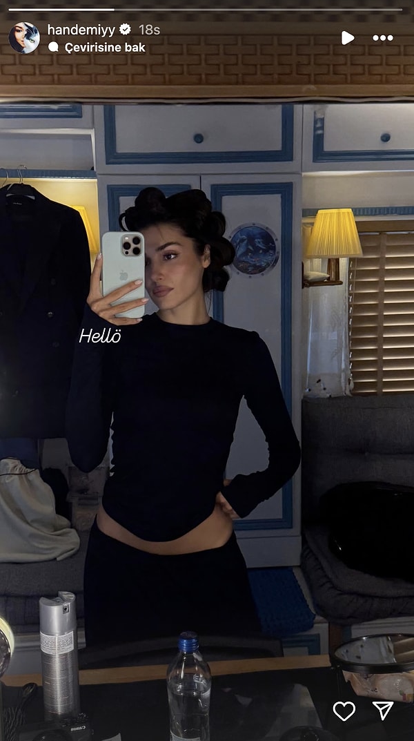 Güzel oyuncu geçtiğimiz saatlerde ayna karşısında çekilmiş şık bir fotoğrafını Instagram hesabından paylaştı.