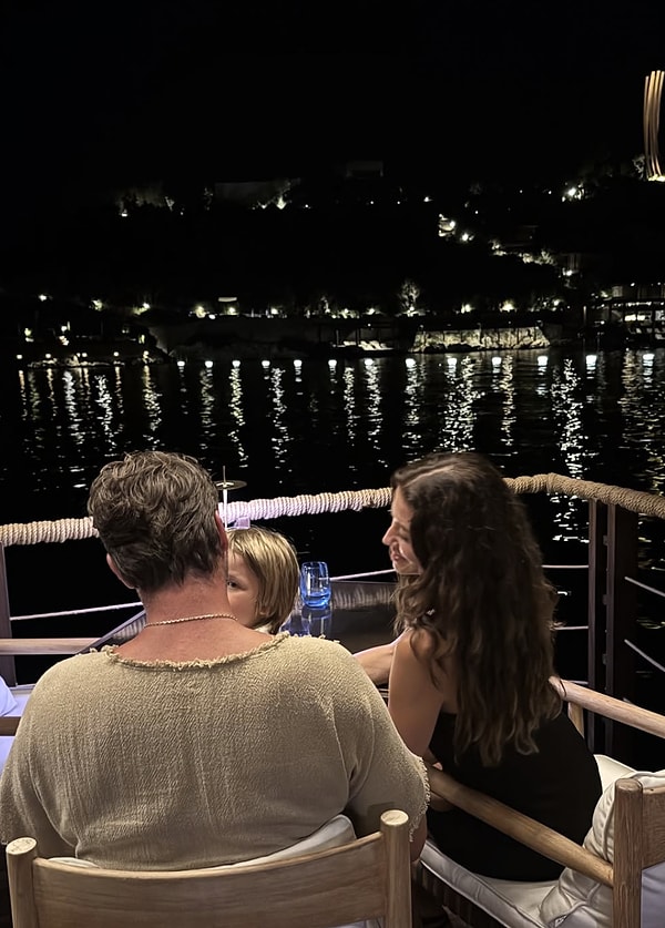 Kötü günleri geride bırakmaya çalışan ünlü oyuncu ailesiyle baş başa bir gün geçirdi.