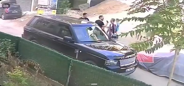 Çocuklarının yanında babaya atılan tokat sosyal medyada infial yarattı.