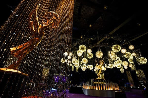 14 Eylül Pazar gecesi Los Angeles'ta düzenlenen törenle, "Televizyon dünyasının Oscar ödülü" olarak da bilinen Emmy'ler sahiplerini buldu.