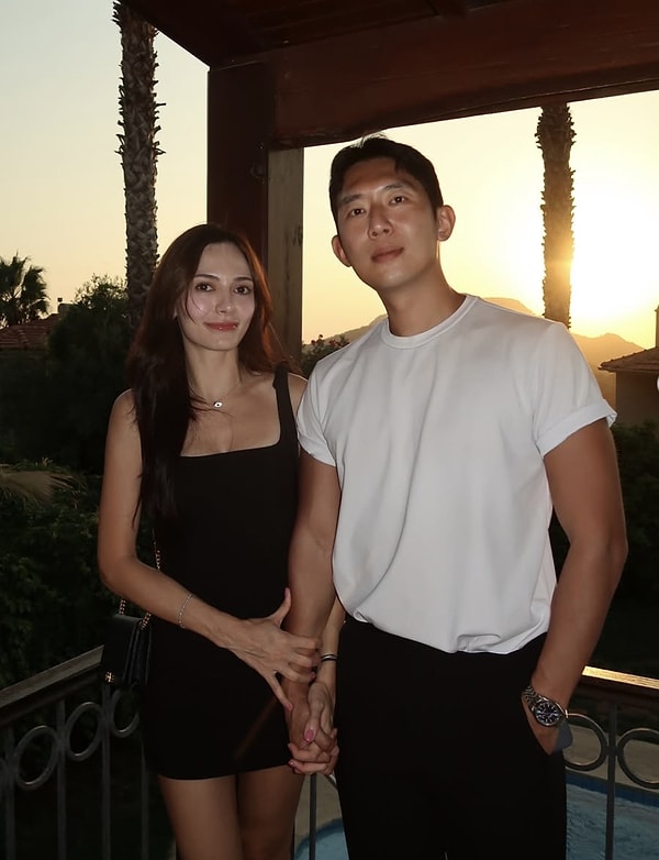 Gökçe Altun Kim'in Koreli kocası, hangi mezeleri denedi bilemiyoruz ama ne denediyse "9-10" demesine yetti!