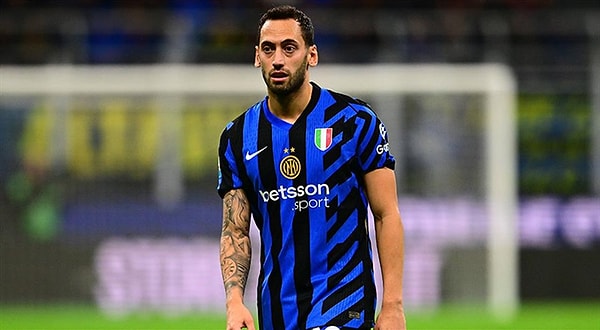 Hakan Çalhanoğlu'nun yaz transfer döneminde Galatasaray ve Fenerbahçe ile adı anılmıştı.